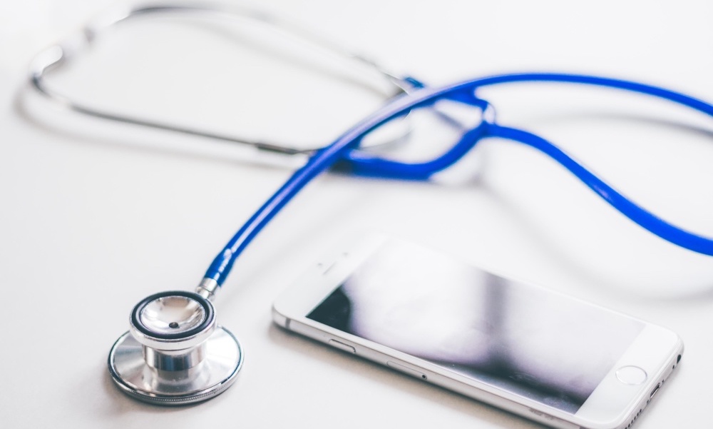 Mancata comunicazione, dalla struttura al medico curante, di risultati di analisi cliniche con valori critici: responsabilità della struttura per condotta colpevolmente omissiva